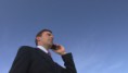 /album/galerie-photos/femme-hom-portable-telefoner-complet-vetement-homme-d-affaires-jpg/